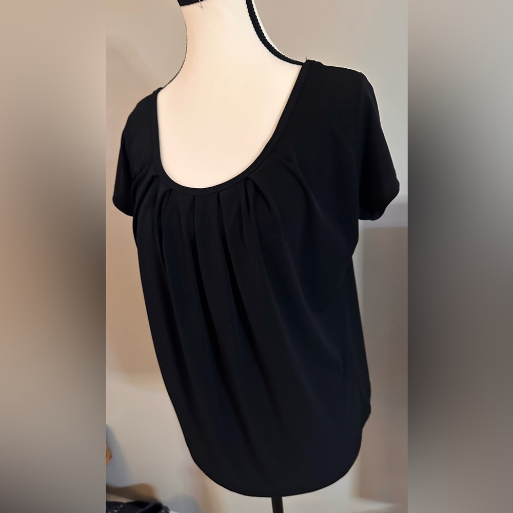 🩵4 items for $30- New York & Co black blouse with pleated front